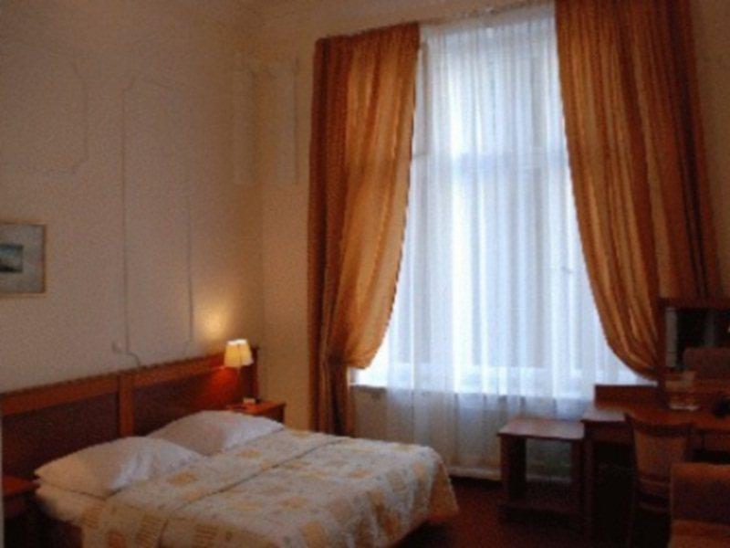 Hotel Pension Savoy Near Kurfuerstendamm Berlin Room photo