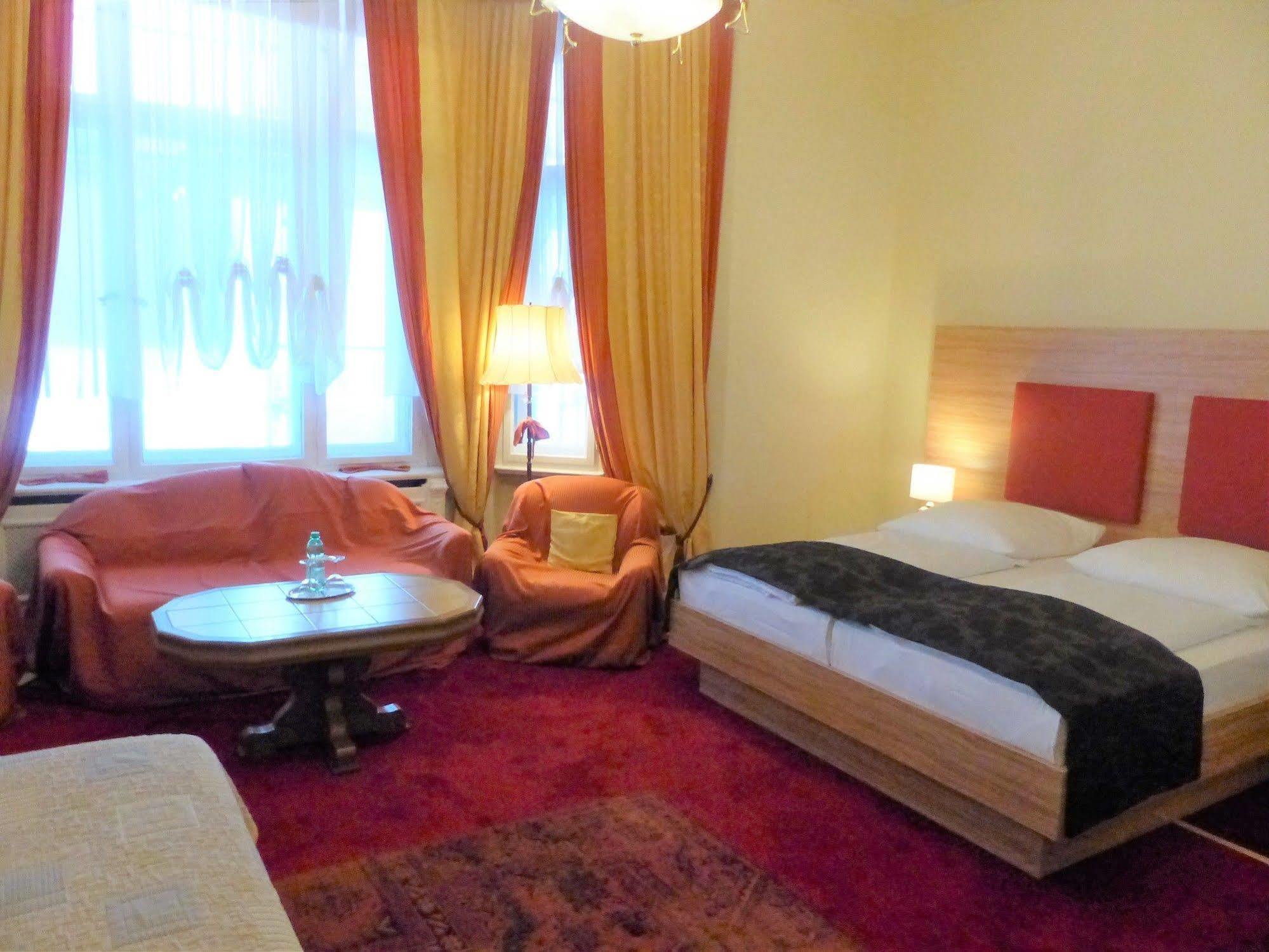 Hotel Pension Savoy Near Kurfuerstendamm Berlin Exterior photo
