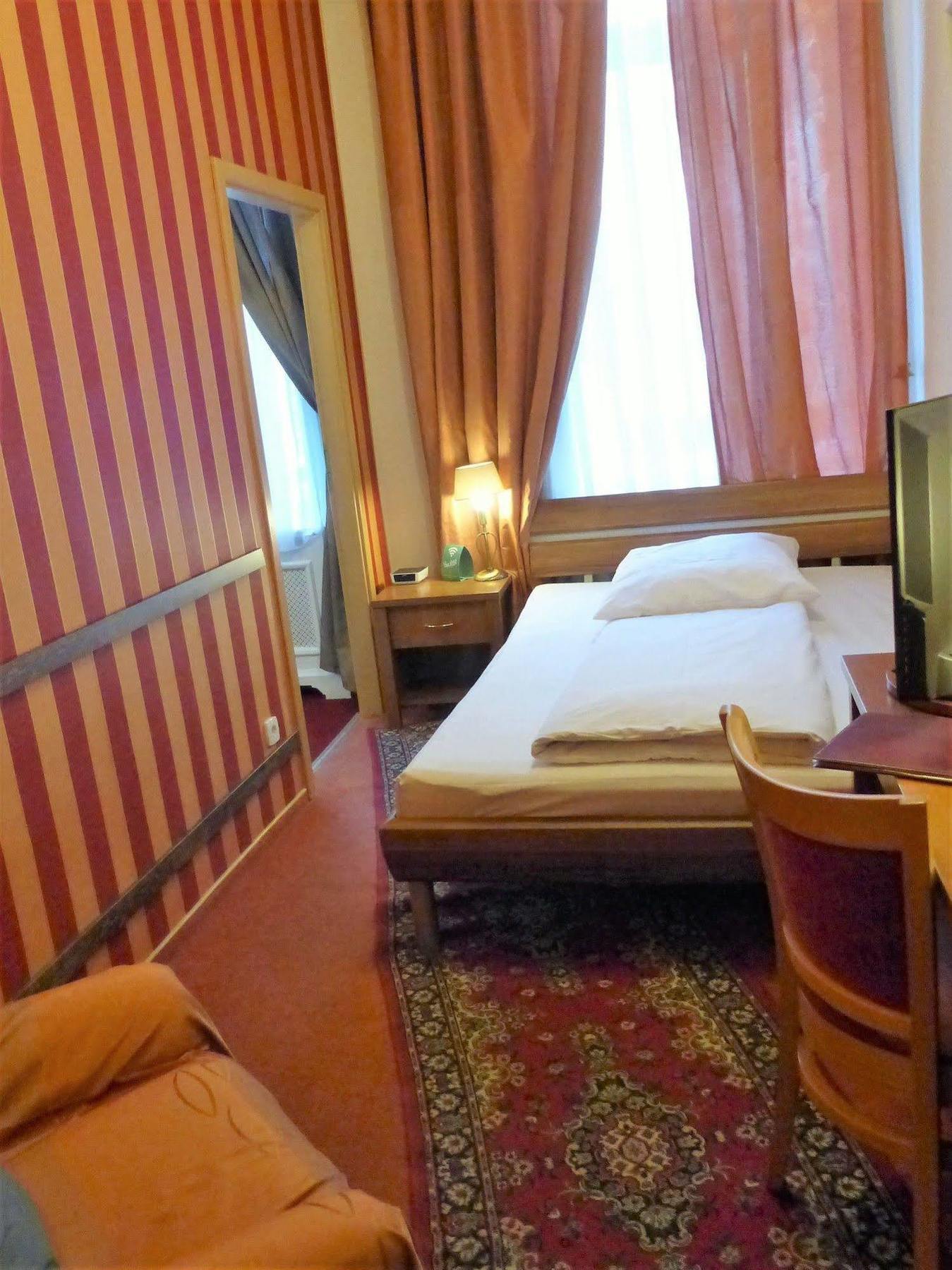 Hotel Pension Savoy Near Kurfuerstendamm Berlin Exterior photo