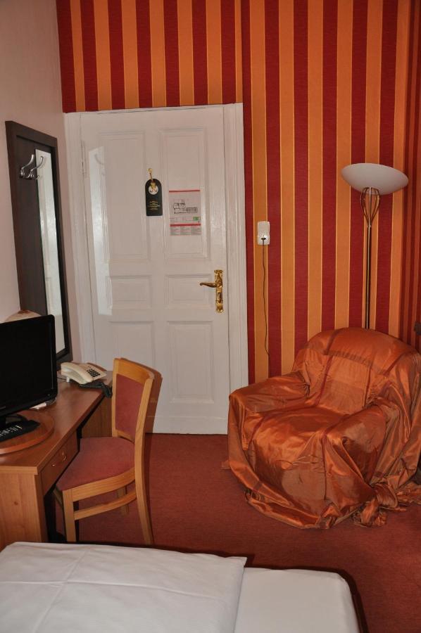 Hotel Pension Savoy Near Kurfuerstendamm Berlin Room photo