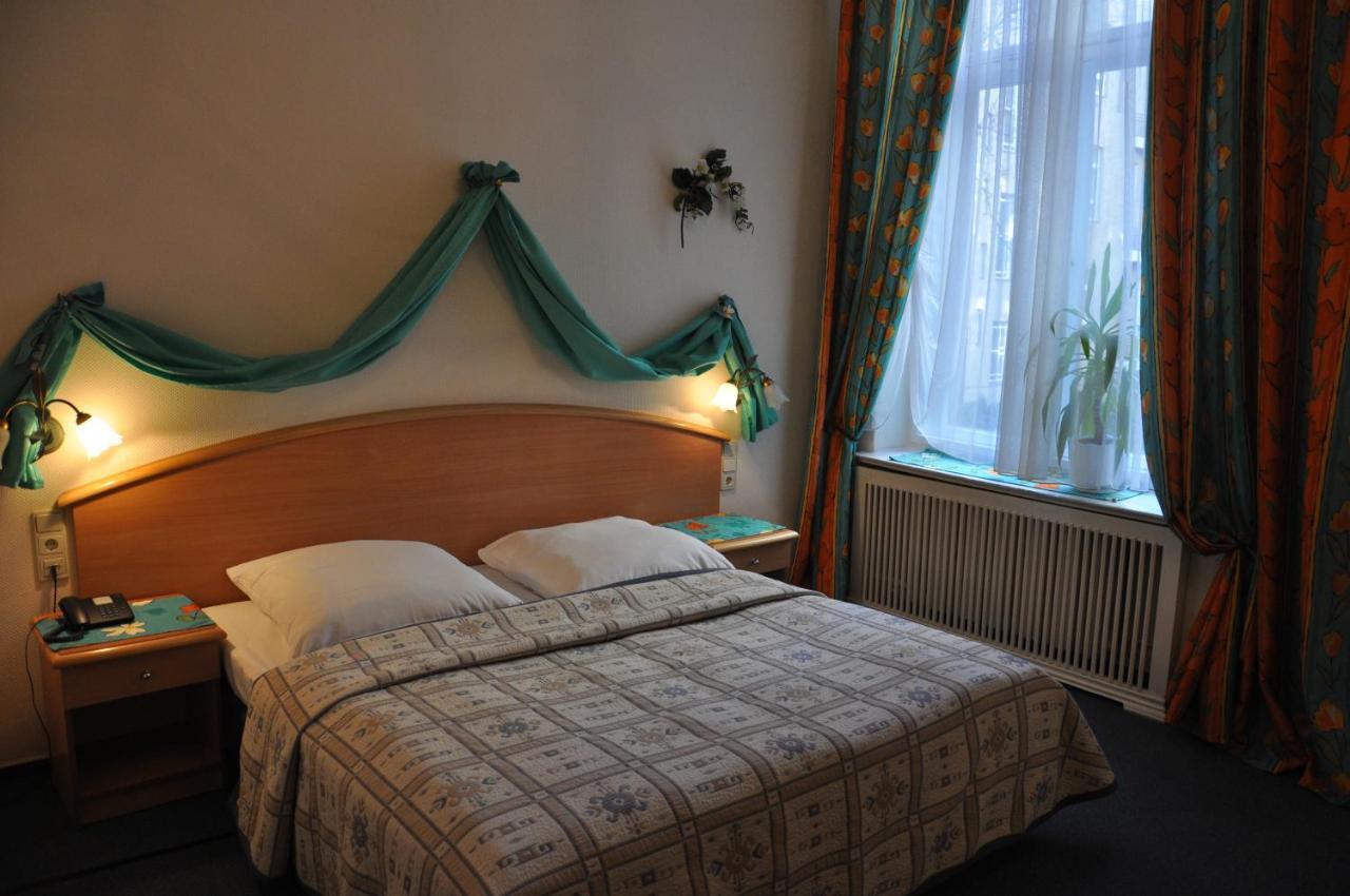 Hotel Pension Savoy Near Kurfuerstendamm Berlin Room photo