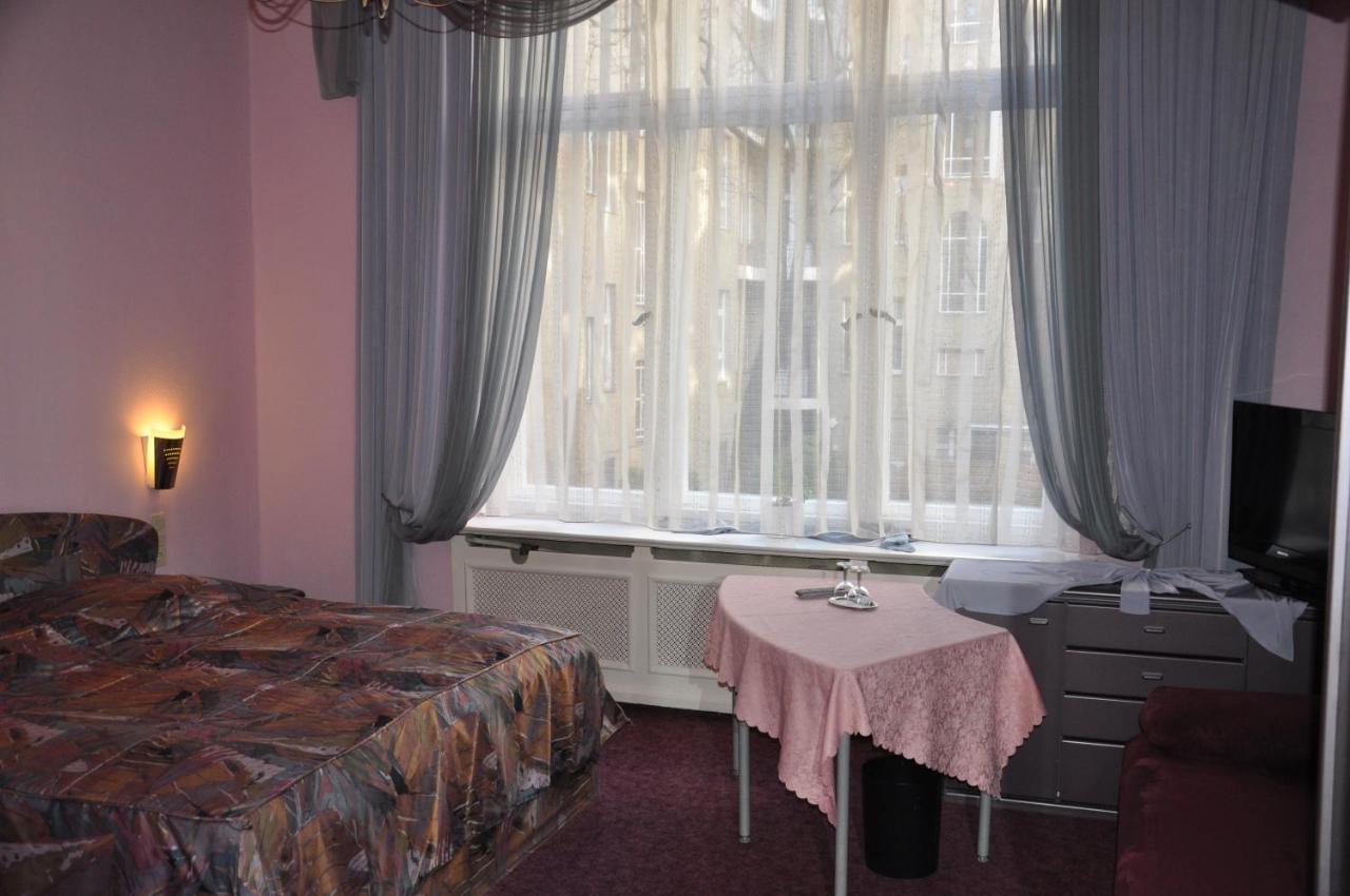Hotel Pension Savoy Near Kurfuerstendamm Berlin Room photo