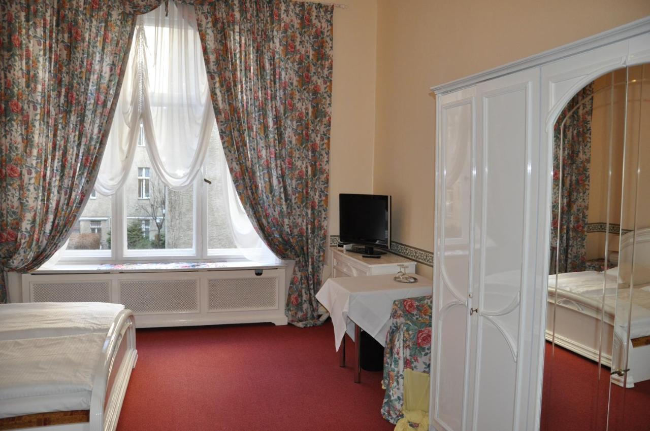 Hotel Pension Savoy Near Kurfuerstendamm Berlin Room photo