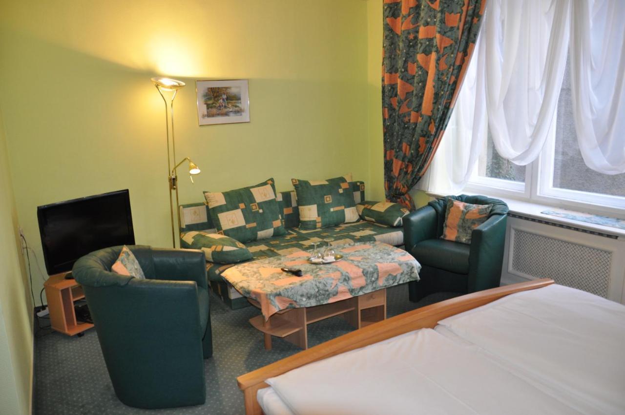 Hotel Pension Savoy Near Kurfuerstendamm Berlin Room photo