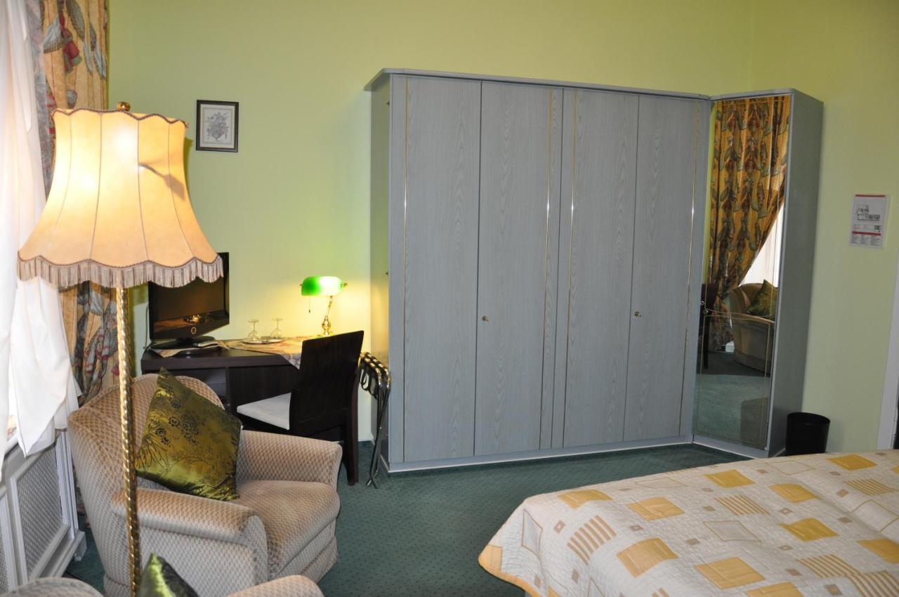 Hotel Pension Savoy Near Kurfuerstendamm Berlin Room photo