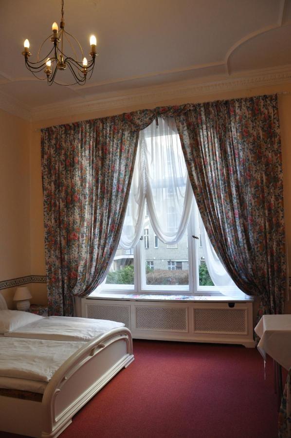 Hotel Pension Savoy Near Kurfuerstendamm Berlin Room photo