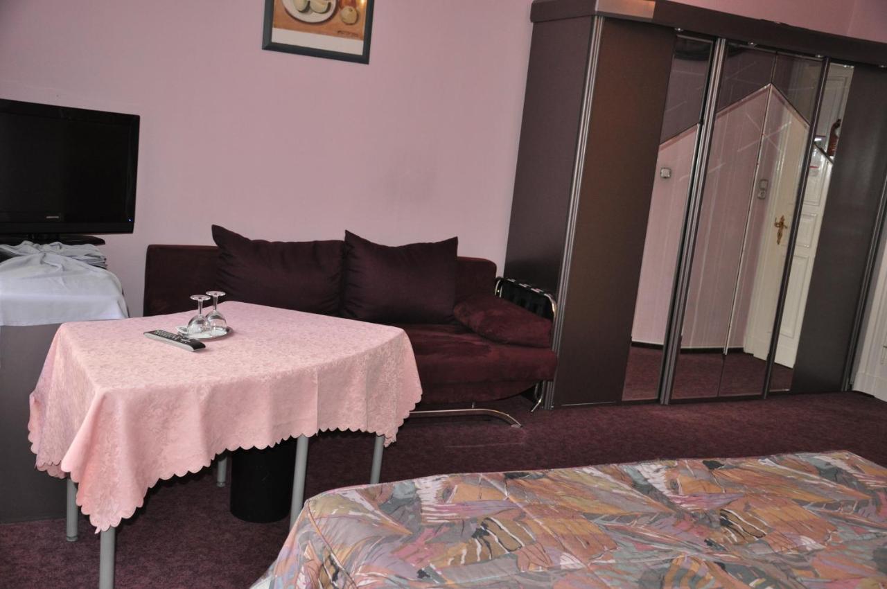 Hotel Pension Savoy Near Kurfuerstendamm Berlin Room photo